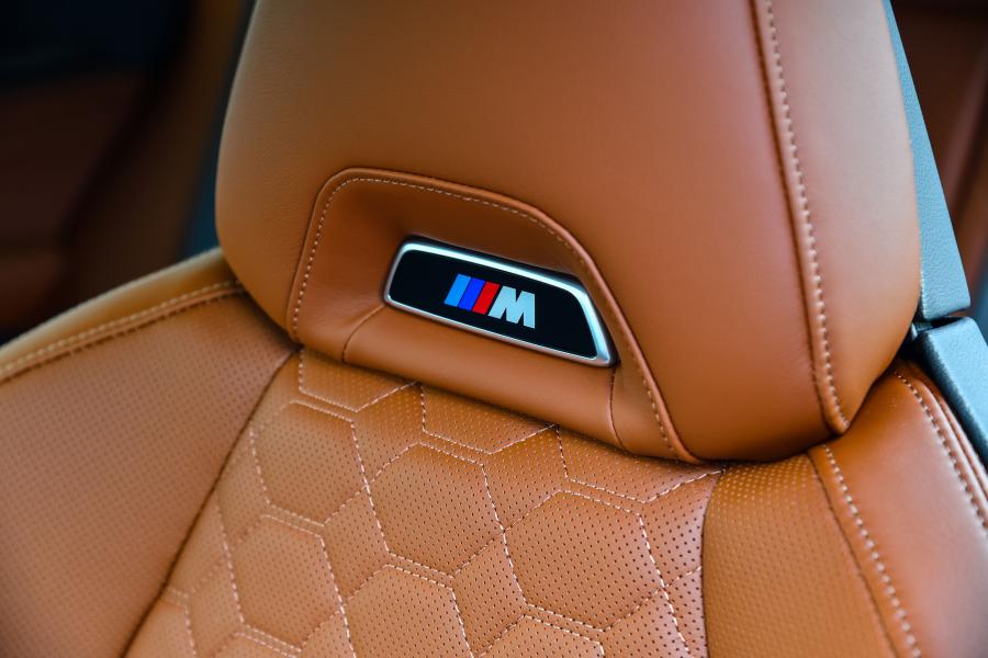 Детали интерьера BMW X4 M Competition (F98) 2019 года  (NA) (фото 165 из 175)